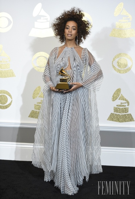 Speváčka Solange Knowles predviedla zaujímavú a honosnú róbu