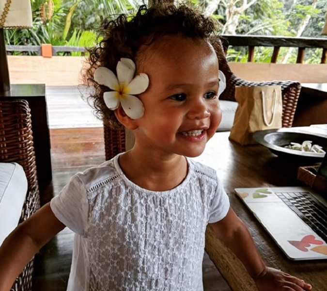 Pre malú Lunu, dcéru modelky Chrissy Teigen a speváka Johna Legenda, je Bali ako stvorené