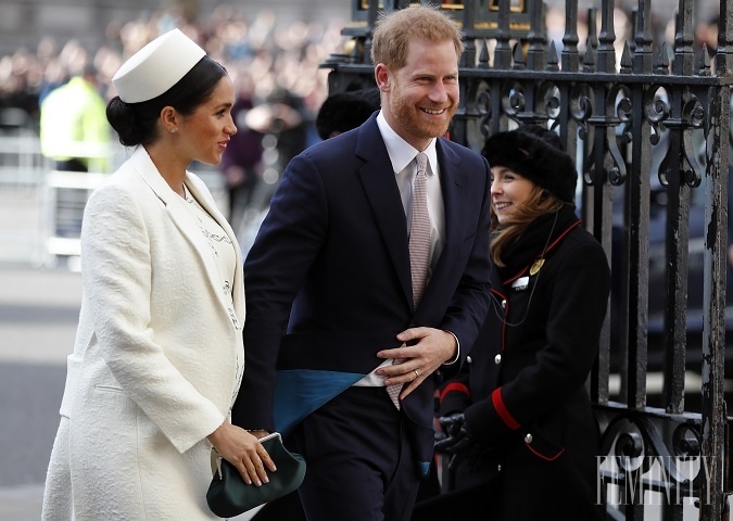 Prvorodené dieťa vojvodkyne Meghan a princa Harryho sa má na svet pýtať už začiatkom jari, čiže onedlho