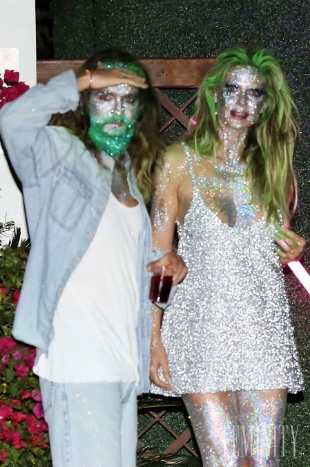 Heidi Klum s manželom sa predviedli v divných maskách