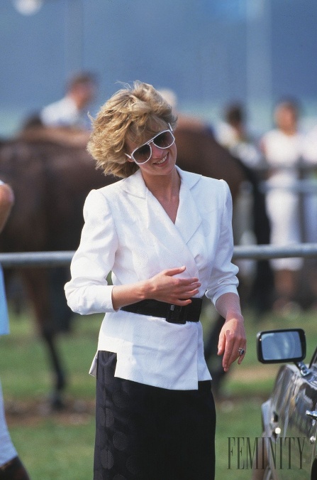 Slnečnými okuliarmi s bielym rámom nepohrdla ani samotná princezná Diana