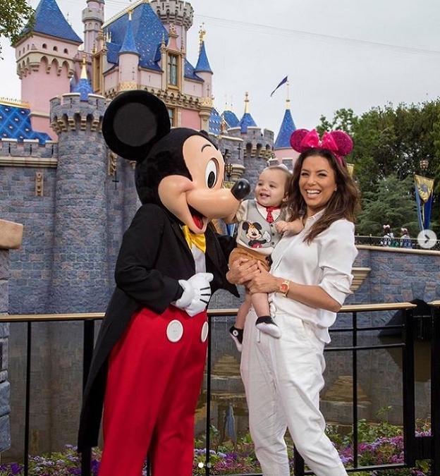 Eva Longoria strávila so svojím vytúženým synčekom Santim jeho prvé narodeniny v raji pre všetky deti aj pre dospelých, v Disneylande