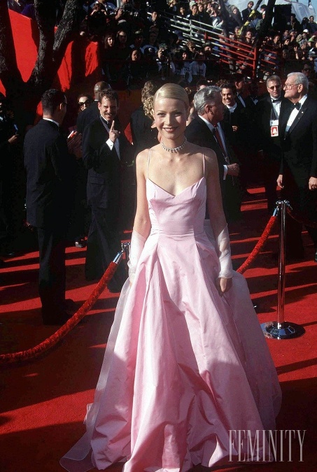 V roku 1999 si na odovzdávanie Cien Akadémie obliekla Gwyneth Paltrow šaty, ktoré boli ako utkané z jej dievčenského sna