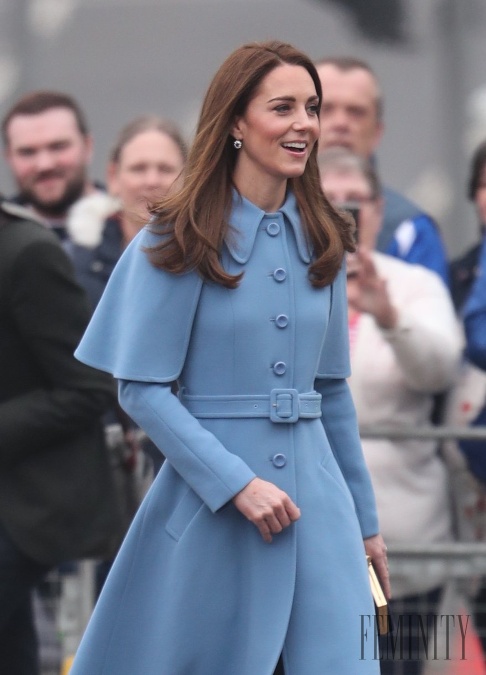 Vojvodkyňa z Cambridge Kate Middleton sme mohli vidieť v modrom modeli v takomto prevedení