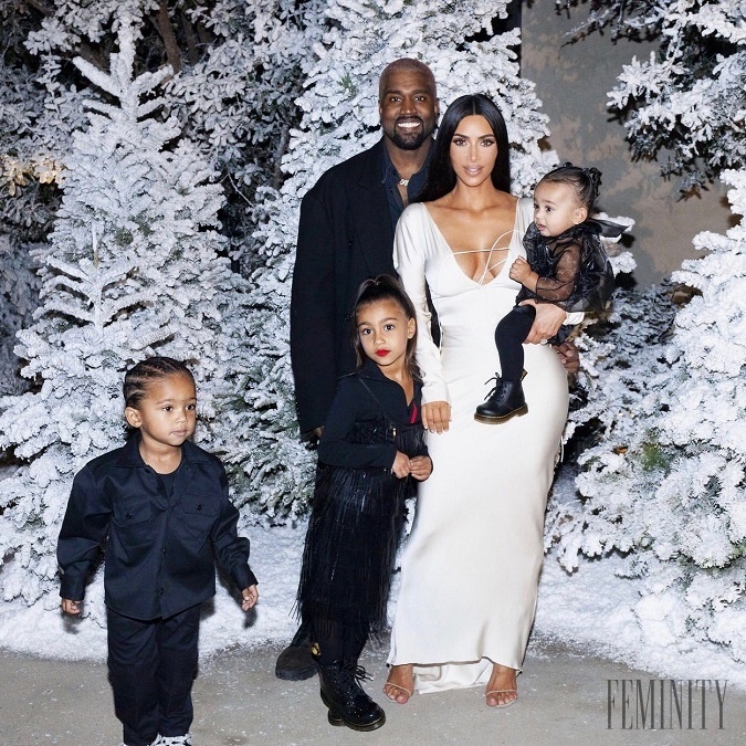 Je teda pravdepodobné, že všetky členky rodiny Kardashian-Jenner si urobia tento rok vlastné pohľadnice so svojimi rodinami