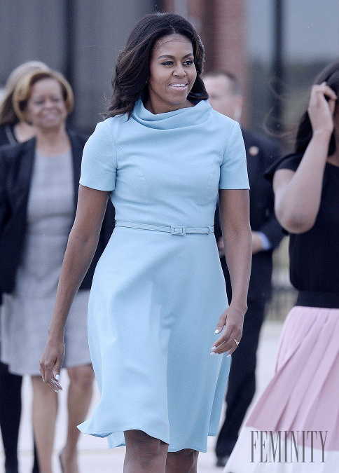 Bývalá prvá dáma Michelle Obama mala vo svojom šatníku šaty v baby blue odtieni