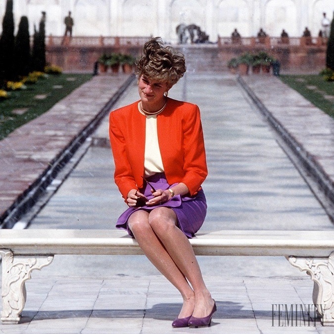 Červeno-fialovú farebnú kombináciu si vybrala princezná Diana aj pre návštevu Indie 
