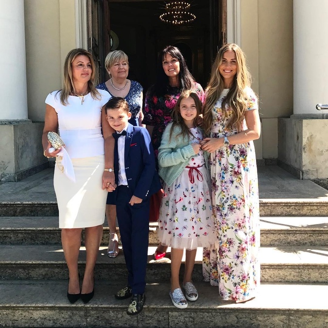 Natália Selveková si na veľkú rodinnú udalosť vybrala dlhé kvetované šaty