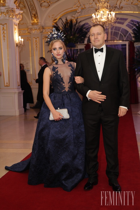 Dcéra Borisa Kollára Alexandra Horňáková je vo výbere šiat verná návrhárke Jane Jurčenko