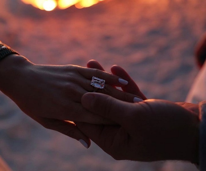 J Lo sa pochválila diamantovým prsteňom od Alexa aj na instagrame